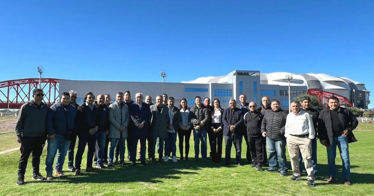 La comunidad del f�tbol provincial pudo conocer las nuevas instalaciones de la Secretaria de Deportes de la provincia y el Centro de Alto Rendimiento de AFA