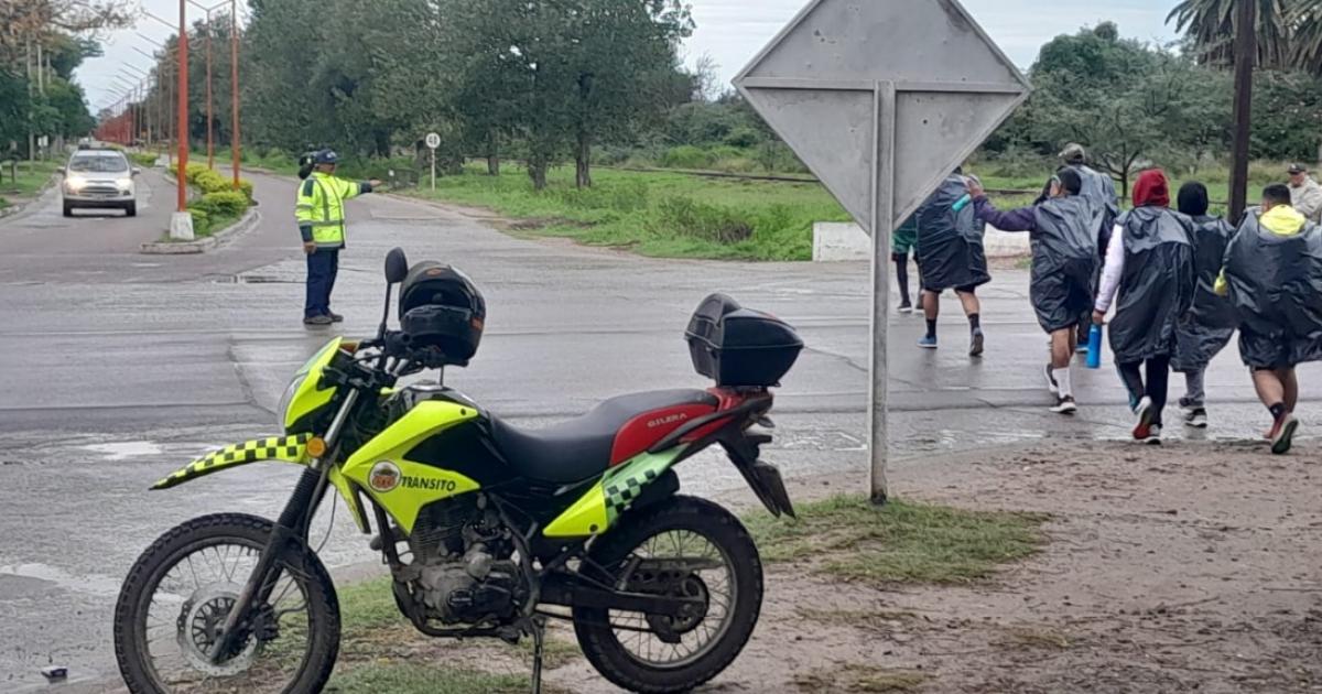 Transito coordina el paso de peregrinos que caminan rumbo a Mailín