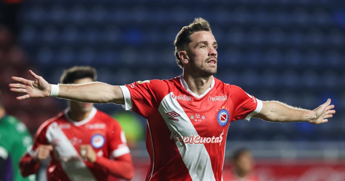 Toms Molina (ex Central Córdoba) abrió la cuenta para Argentinos que liquidó a Excursionistas y avanzó en la Copa Argentina