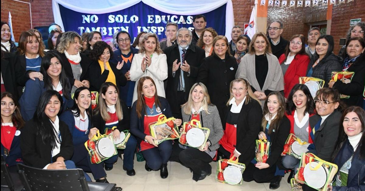 Fuentes destacoacute la tarea de las maestras jardineras en la formacioacuten de los nintildeos