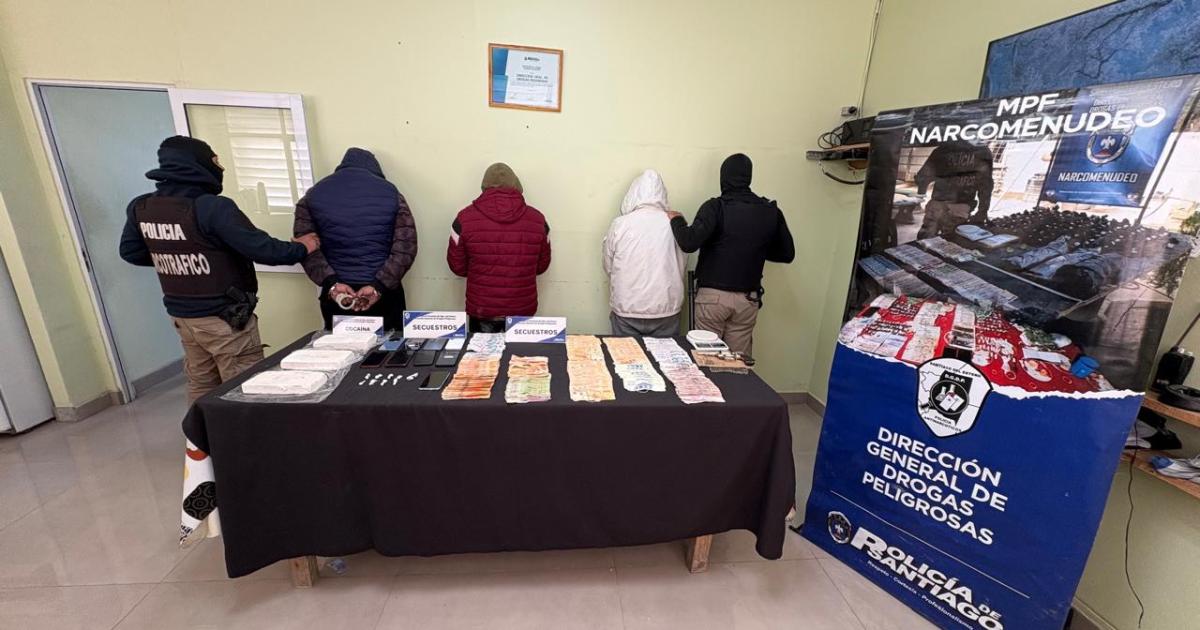 MEGAOPERATIVO Decenas de uniformados blindaron los barrios Río Dulce y Sarmiento en La Banda para llevar a cabo las requisas