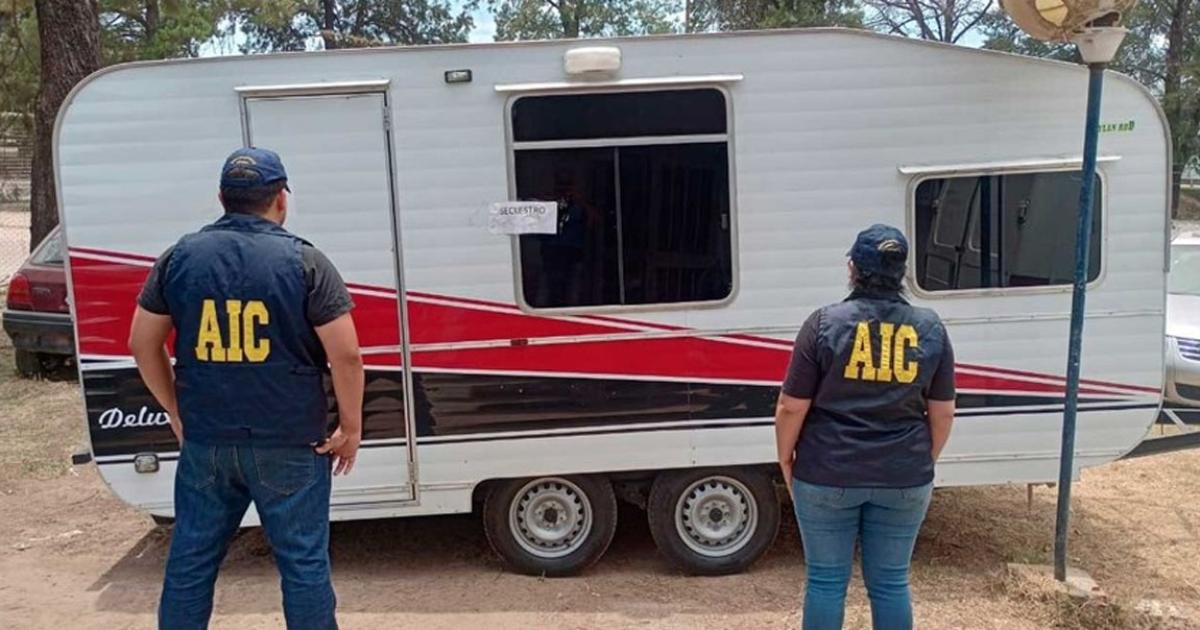 Robaron en una casilla rodante y cuando los fueron a detener les encontraron cocaiacutena