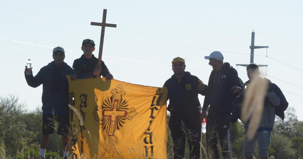 Con los pies cansados y la esperanza renovada los peregrinos se acercan al Sentildeor de Mailiacuten