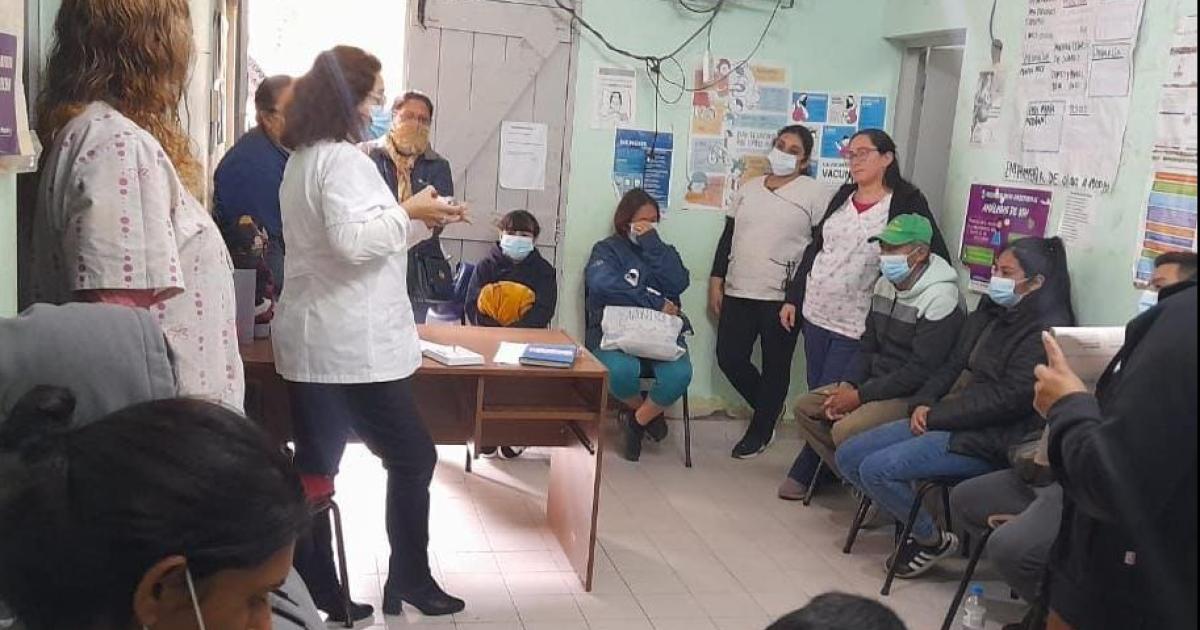 Dictan charla sobre salud visual y enfermedades sisteacutemicas en el CAMM del barrio Tabla Redonda