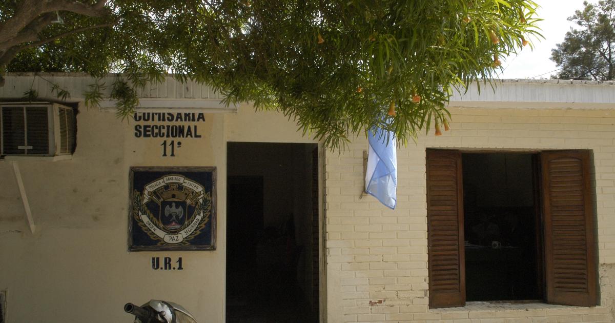 Padre e hijo ingresaron a una casa y atacaron a balazos a un adolescente