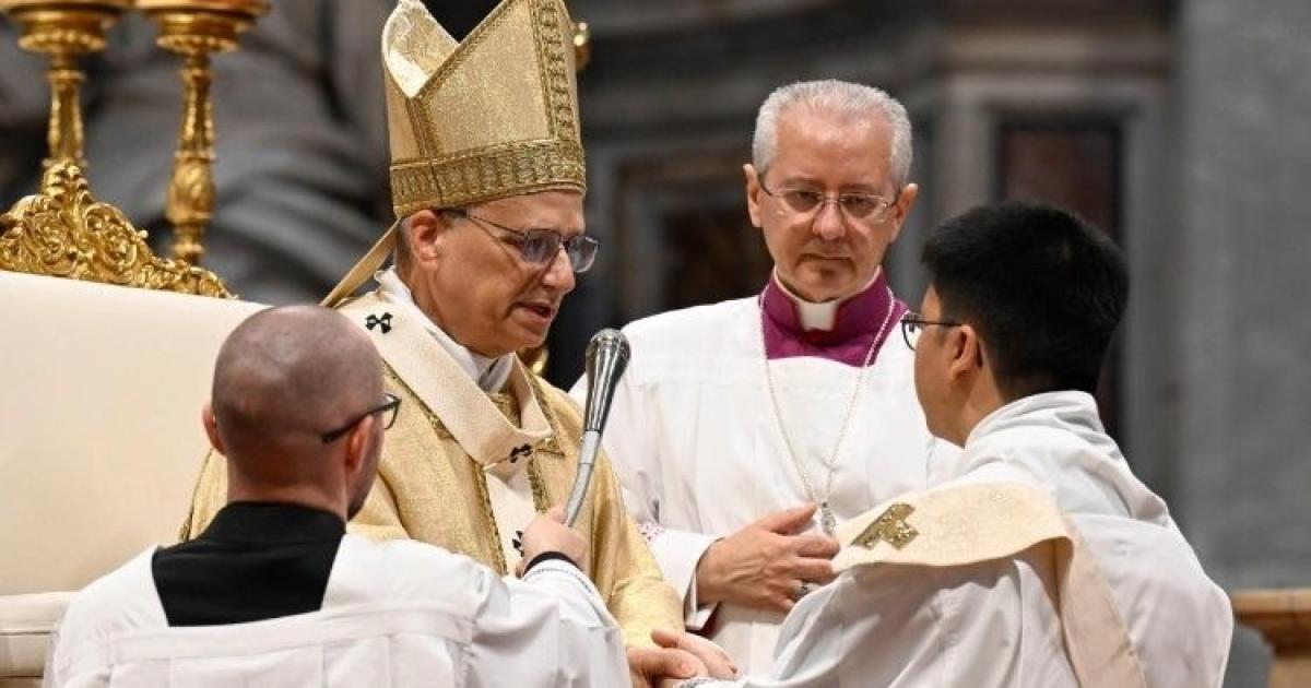 El Papa Leoacuten XIV anima a los nuevos sacerdotes- Sean ministros de esperanza para un mundo herido