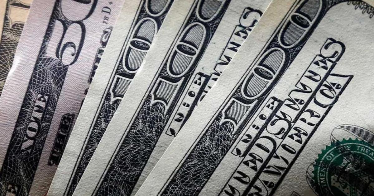 El dólar minorista ya llegó a 1210 y el blue en los 1180