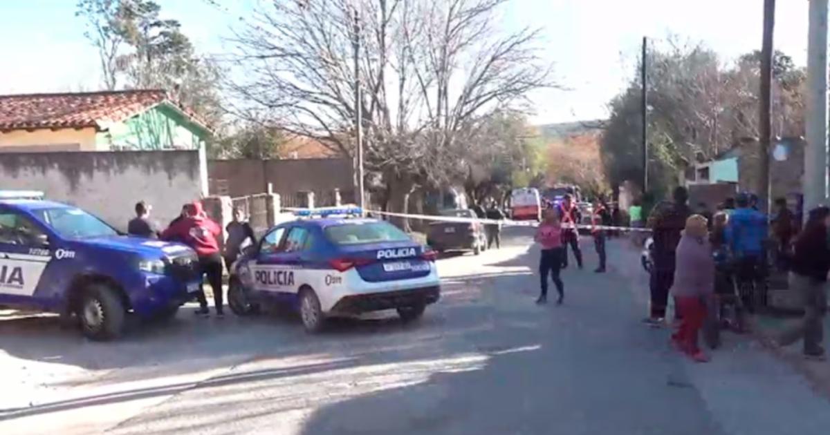 Conmoción- Un nene de cuatro años murió tras incendiarse un auto en desuso (Foto- Jorge Alberto Domínguez)