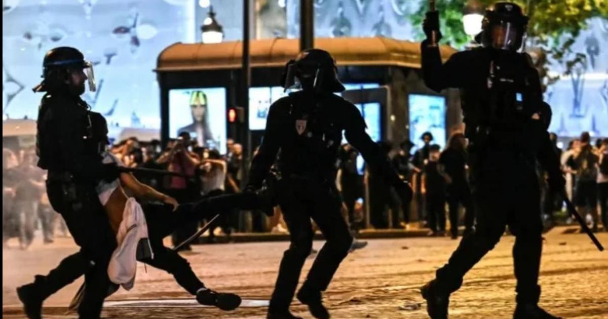 Hubo saqueos destrozos e incendios en distintos puntos de la capital parisina durante la celebración del título del PSG