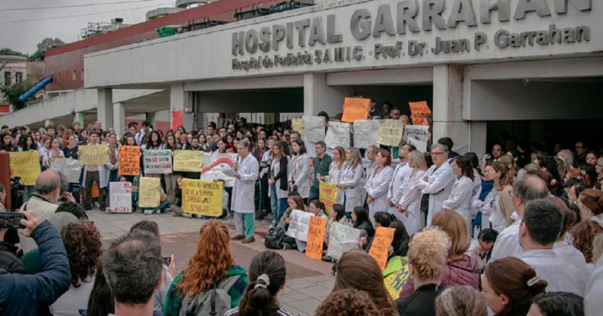 Garrahan- el Gobierno anuncioacute un aumento para residentes pero los gremios advierten que agrava la crisis