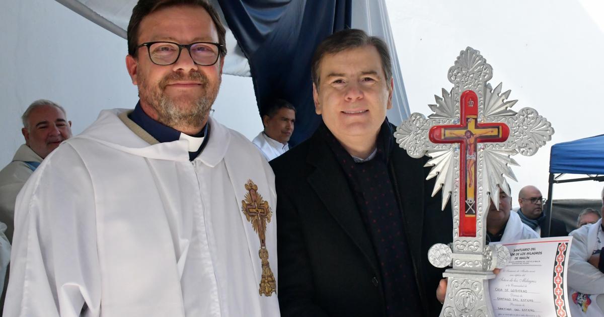 El gobernador Zamora participoacute de la misa central en honor al Sentildeor de los Milagros de Mailiacuten 