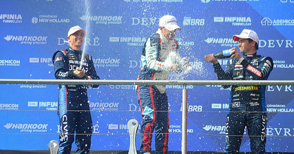 Victoria de Yannantuoni en la Carrera 2 del TCR South Ameacuterica en Termas de Riacuteo Hondo