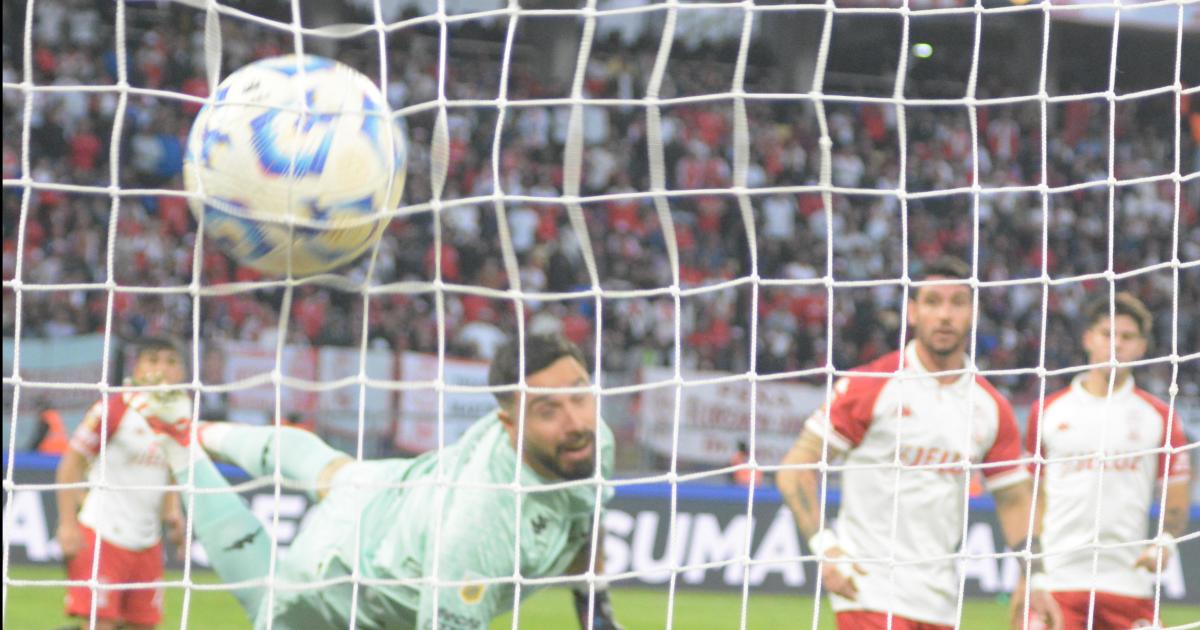 VIDEO- Miraacute el golazo del Calamar en el Madre de Ciudades