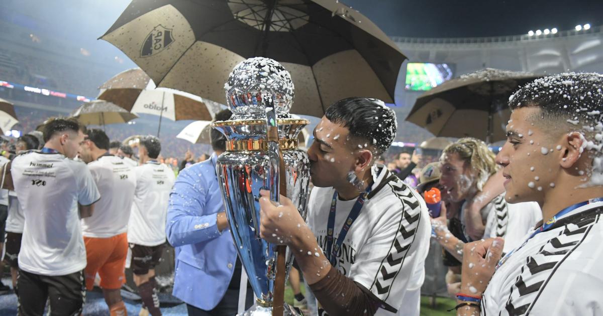 Locura Calamar- Los festejos de Platense campeoacuten