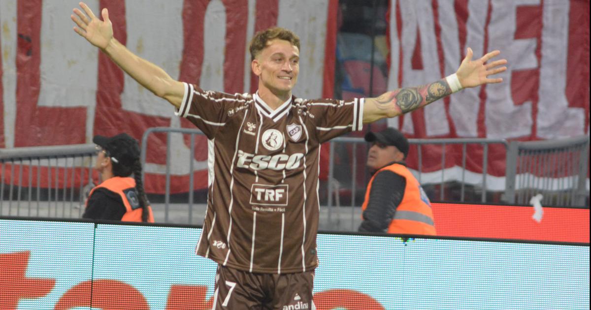 VIDEO- Miraacute el golazo del Calamar en el Madre de Ciudades