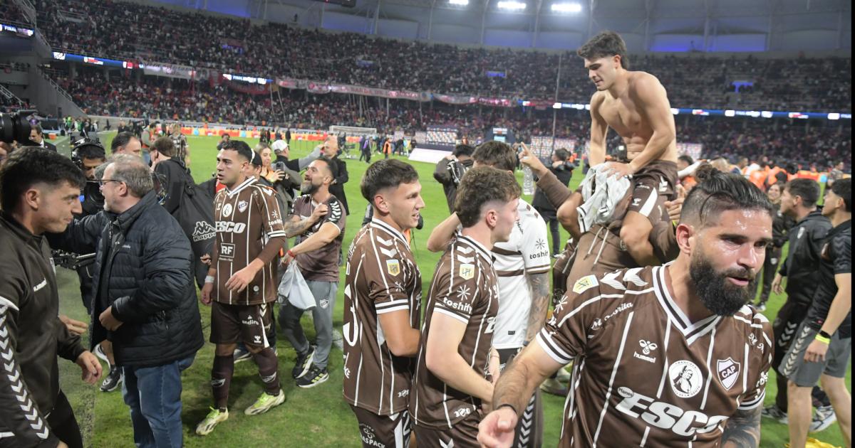 Locura Calamar- Los festejos de Platense campeoacuten