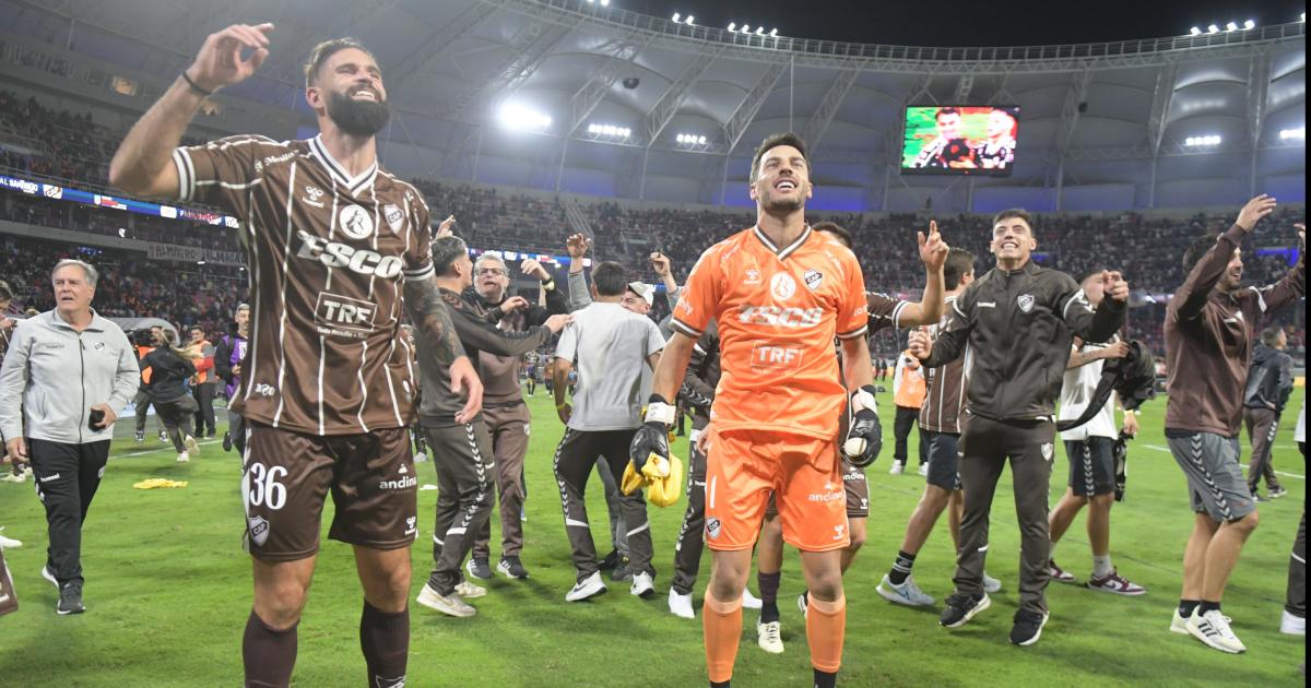 Locura Calamar- Los festejos de Platense campeoacuten