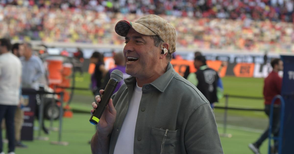 Los hinchas ingresan al estadio para una definicioacuten histoacuterica entre Huracaacuten y Platense