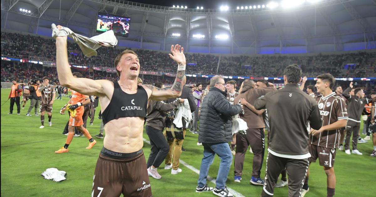 Locura Calamar- Los festejos de Platense campeoacuten