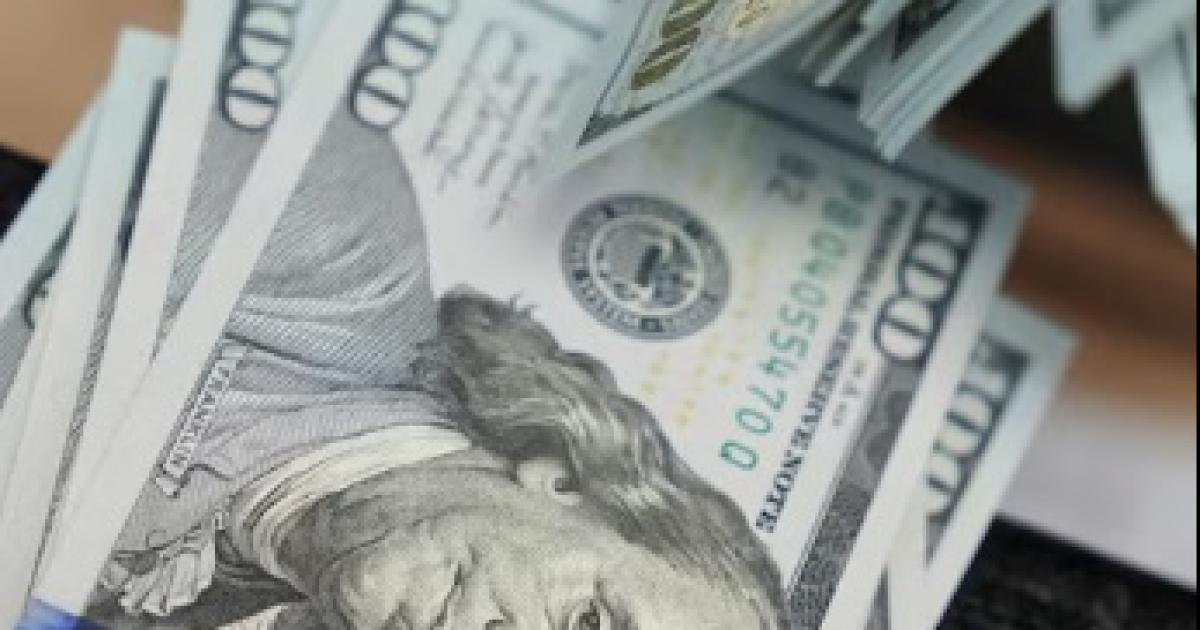 Los gastos por turismo y consumo con tarjeta superan ingresos energéticos