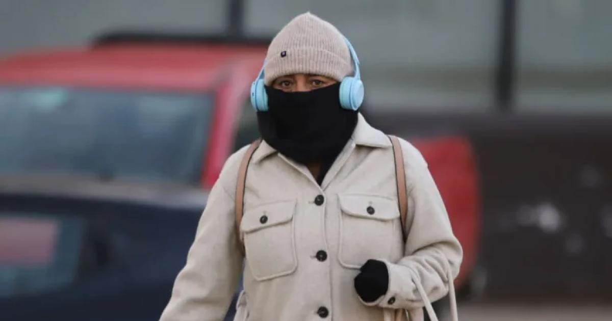 Lunes friacuteo y con 6ordmC por la mantildeana- asiacute estaraacute el tiempo este 2 de junio en Santiago