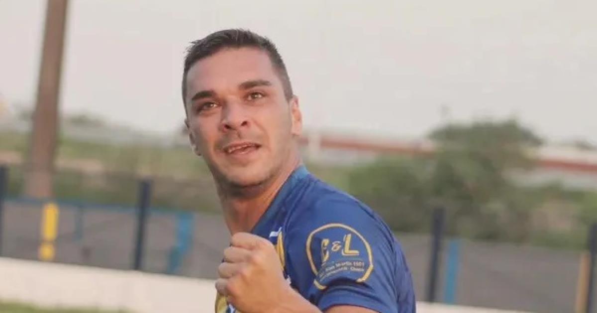 Murió un futbolista tras descompensarse en pleno partido