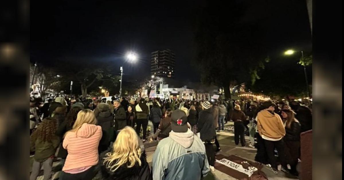 Los hinchas de Platense celebran la victoria conseguida en Santiago del Estero