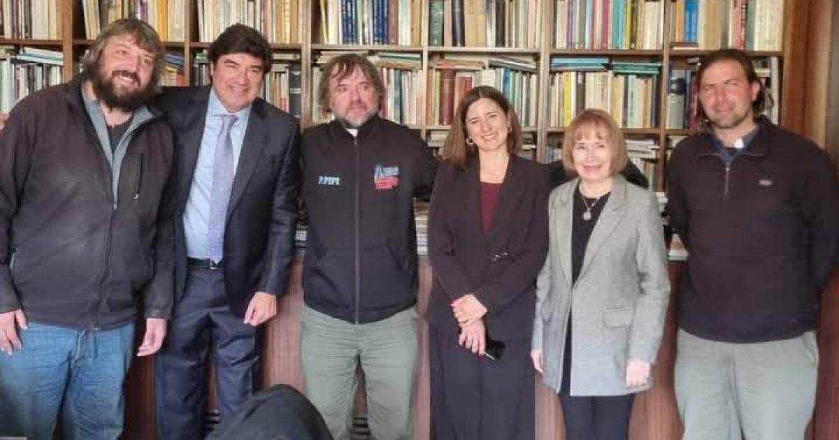 El Hogar de Cristo firmoacute convenio para promover la reinsercioacuten social