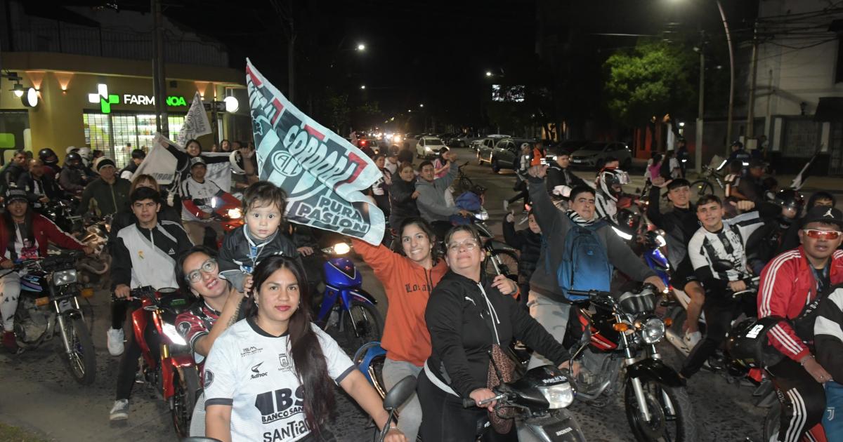 Caravana emocioacuten y orgullo- Central Coacuterdoba celebra 106 antildeos con su gente en las calles
