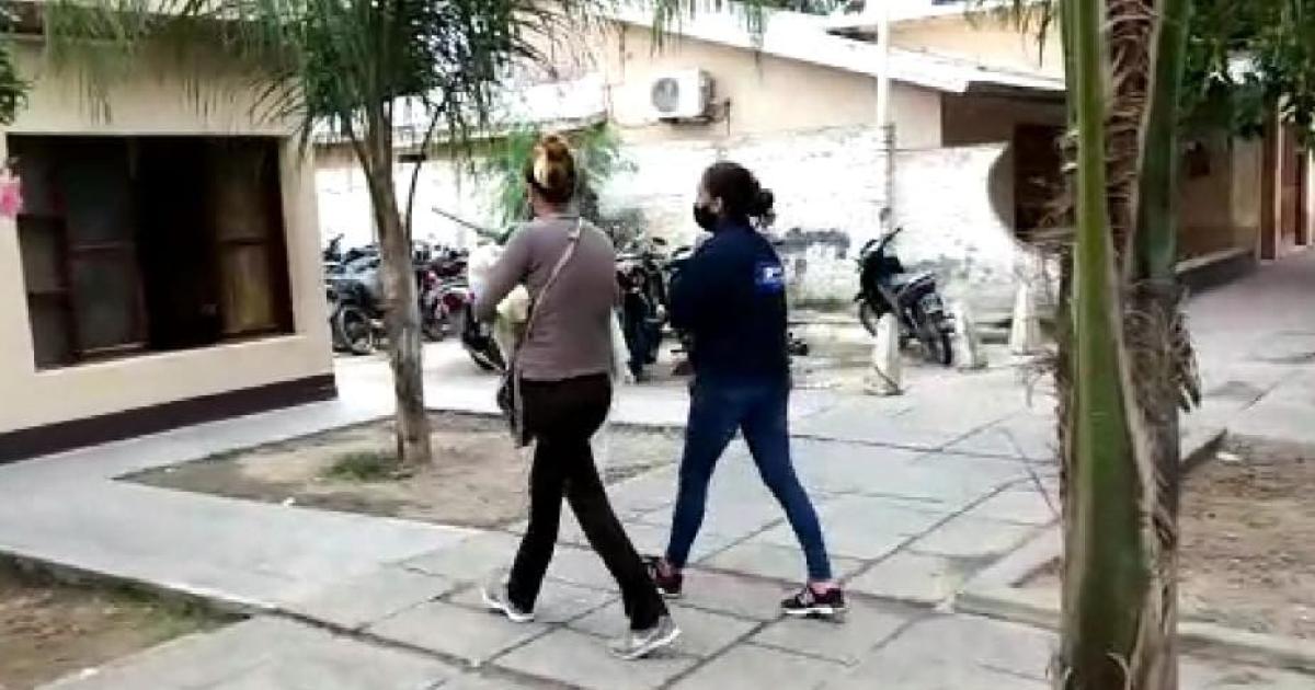 Detenida y acusada de golpear a hijo de 1 antildeo- lo filmaba y le enviaba el video a su ex