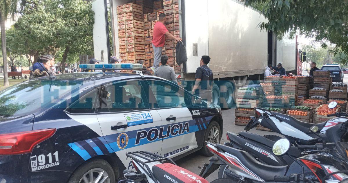 Los efectivos requisaron la carga en la calle Absalón Rojas