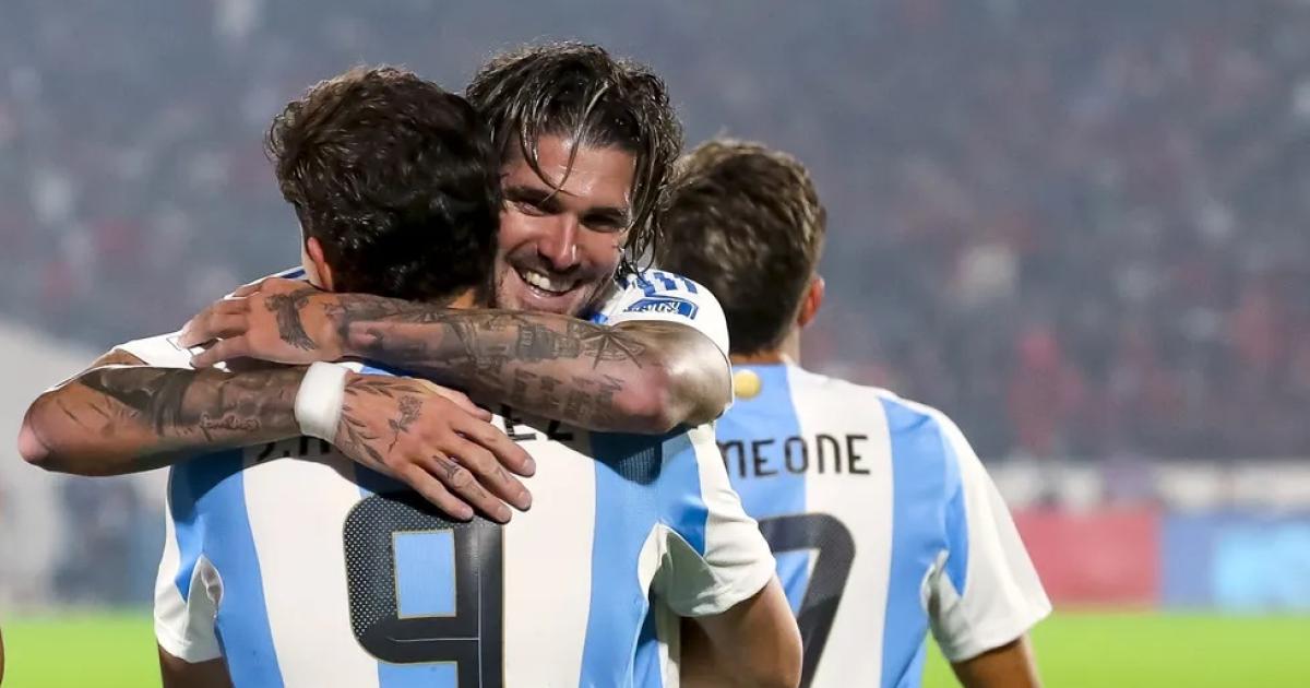 Argentina ganó y dejó a Chile casi afuera del Mundial