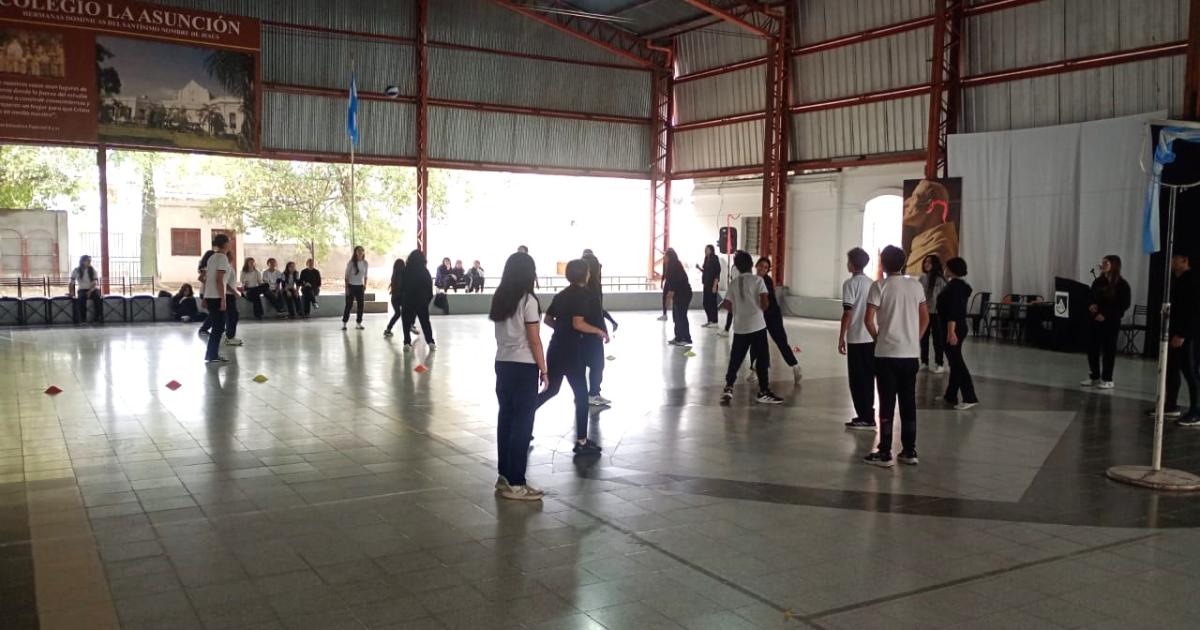 Estudiantes compartieron una clase de Educacioacuten Fiacutesica planificada