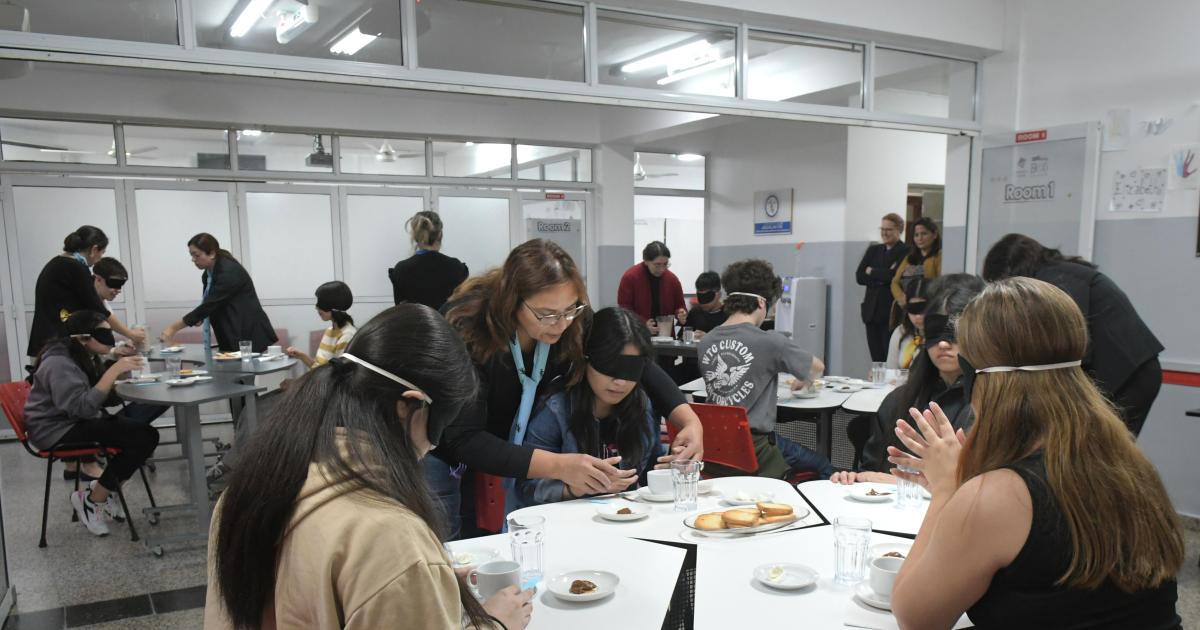 Alumnos de Asicana vivenciaron la merienda compartida a ciegas
