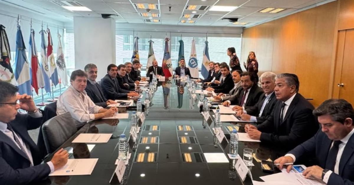 Cumbre clave en Casa Rosada con gobernadores por la caiacuteda de coparticipacioacuten