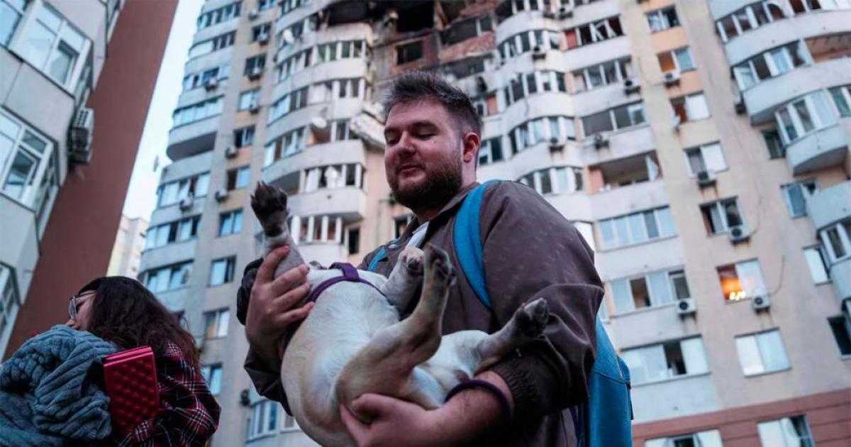 Murieron tres trabajadores de los servicios de rescate en Kiev y causó 49 heridos