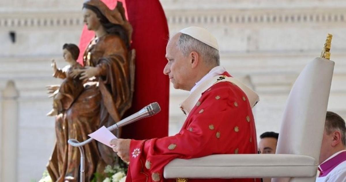 El Papa León XIV durante la Santa Misa de Pentecostés 2025 en la Plaza de San Pedro en el Vaticano