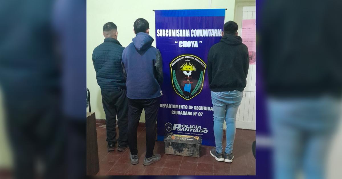Recuperan una bateriacutea de un vehiacuteculo y capturan a tres sujetos por el hecho