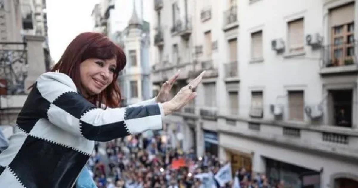 Parrilli convoca cumbre urgente para defender a Cristina Kirchner ante un posible fallo en su contra