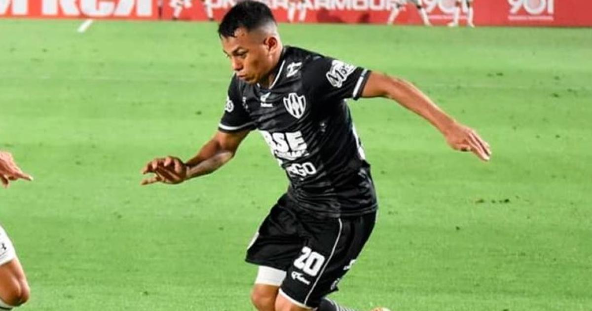 El video del escaacutendalo- el Perrito Barrios ex Central Coacuterdoba envuelto en un tiroteo de un torneo barrial