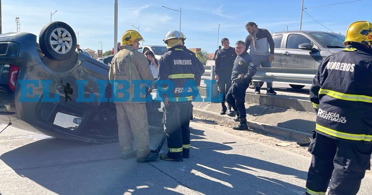 Vuelco en Nuacutentildeez del Prado- una joven conductora terminoacute lesionada