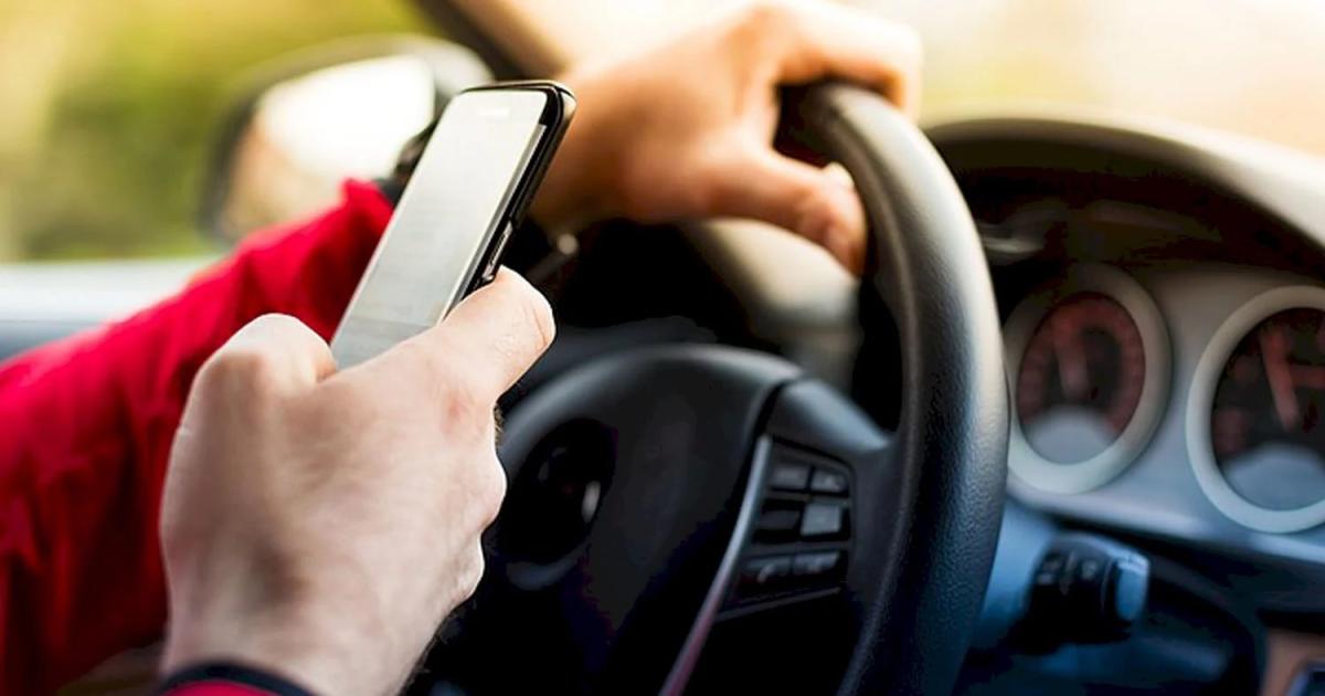 El celular al volante mata- confirman que es la primera causa de accidentes fatales en el paiacutes