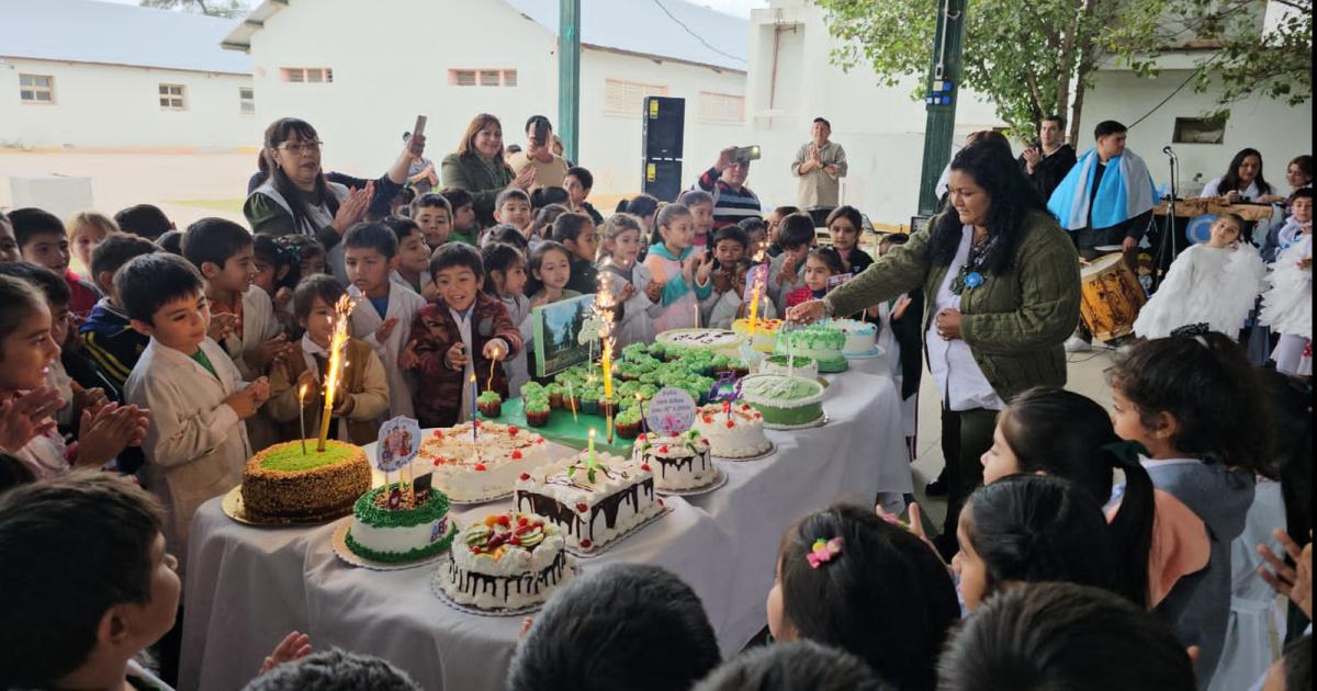 La Escuela Nordm 1099 Pedro Leoacuten Gallo celebroacute sus 104 antildeos
