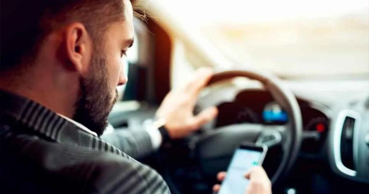 PELIGRO Una de las causas de accidentes es la distracción al volante y el uso del celular ocupa el primer lugar