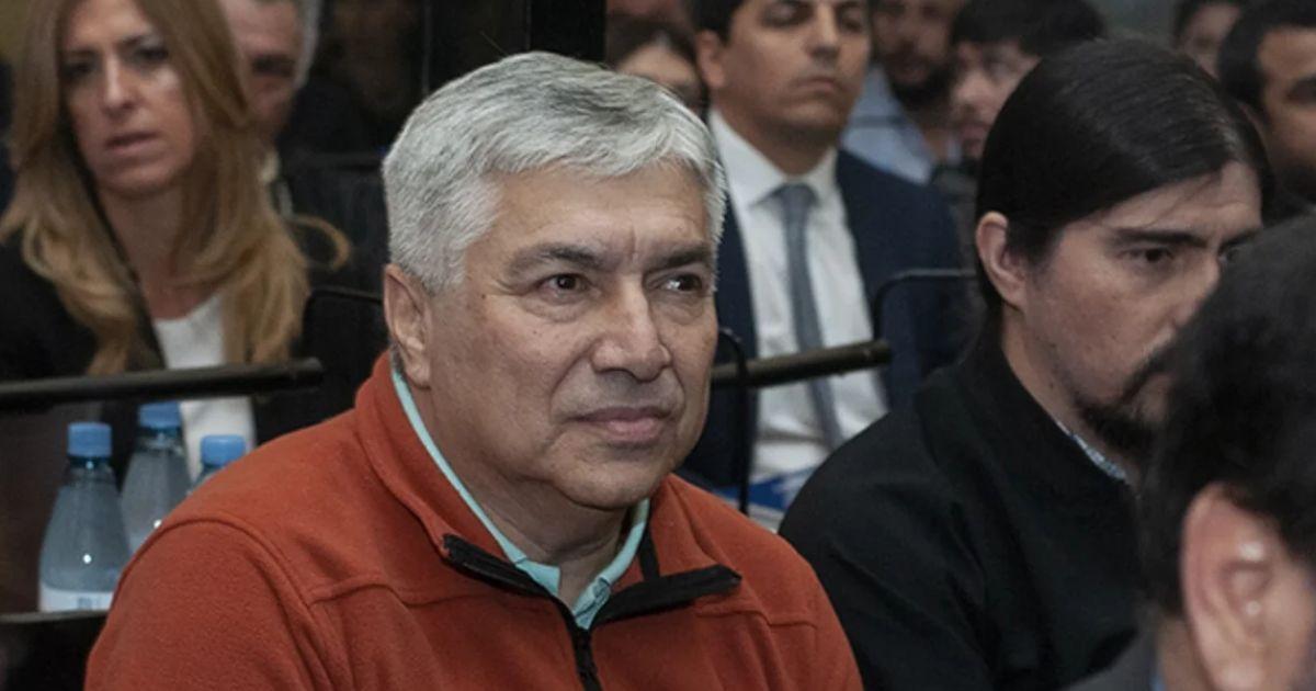 Lzaro Bez deber cumplir su condena en una crcel comn