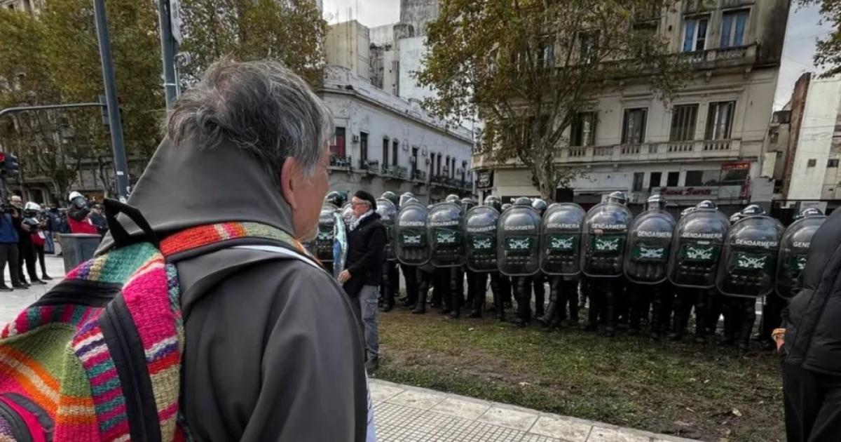 Movilizacioacuten en Plaza de Mayo- jubilados gremios y movimientos sociales unificaron sus reclamos