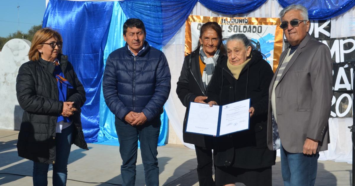 Herrera realizoacute emotivo acto en honor a Caiacutedo en Guerra de Malvinas