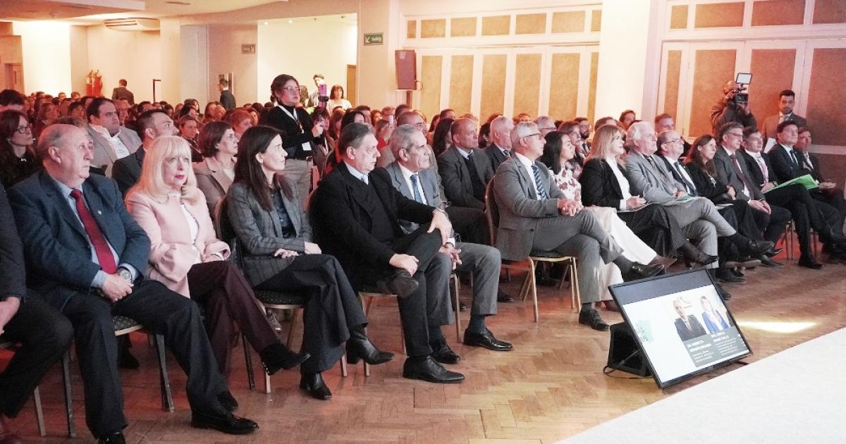 Santiago presente en reunioacuten sobre el aacutembito judicial