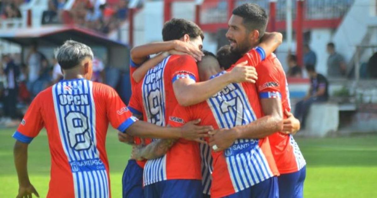 Unioacuten Santiago volvioacute a ganar y se mantiene en la cima