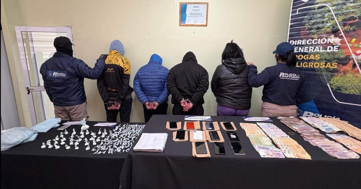 Desmantelan el pasaje de la droga caen 3 dealers y un soldadito con maacutes de 1000000